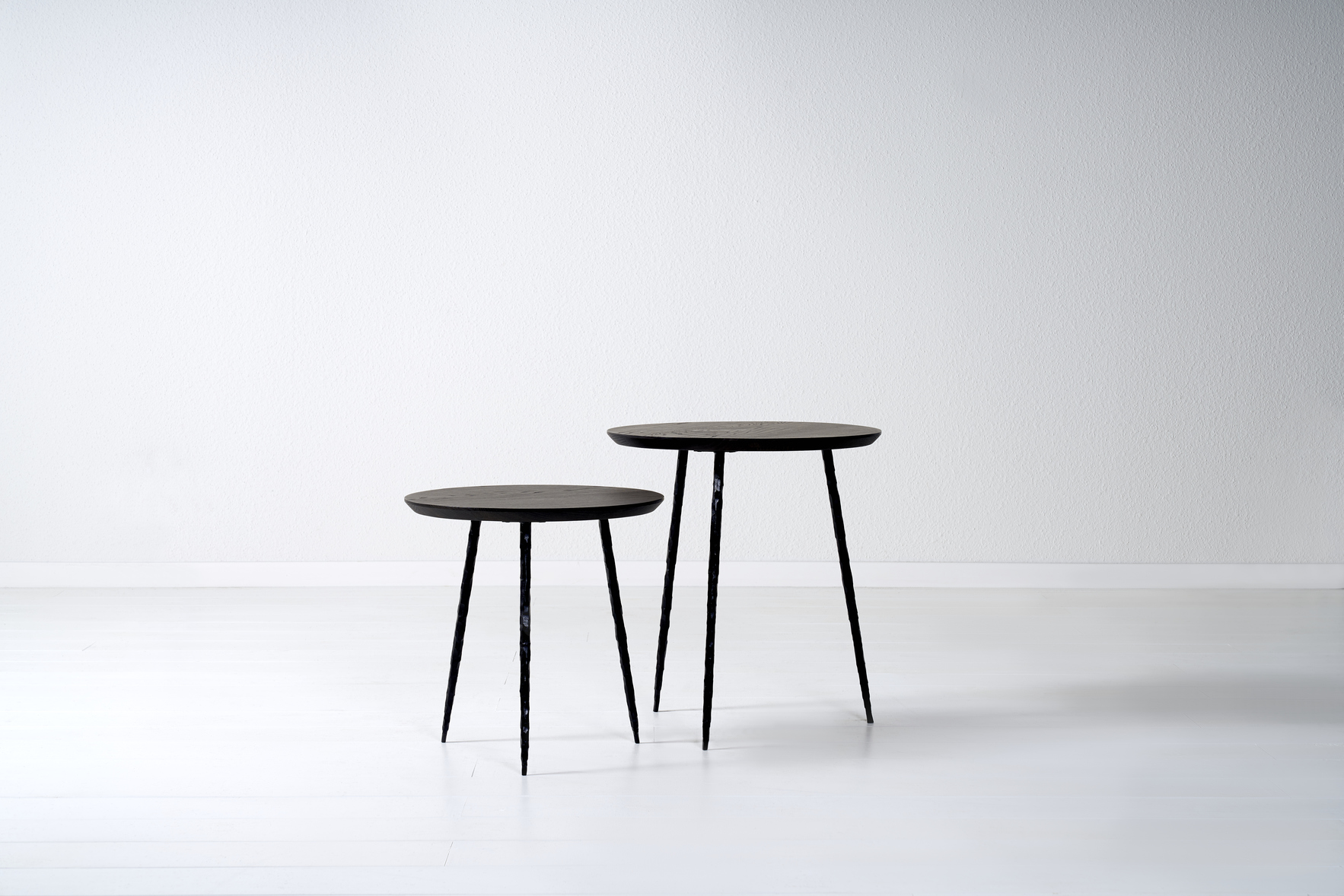 Cherny’s fragile side table set